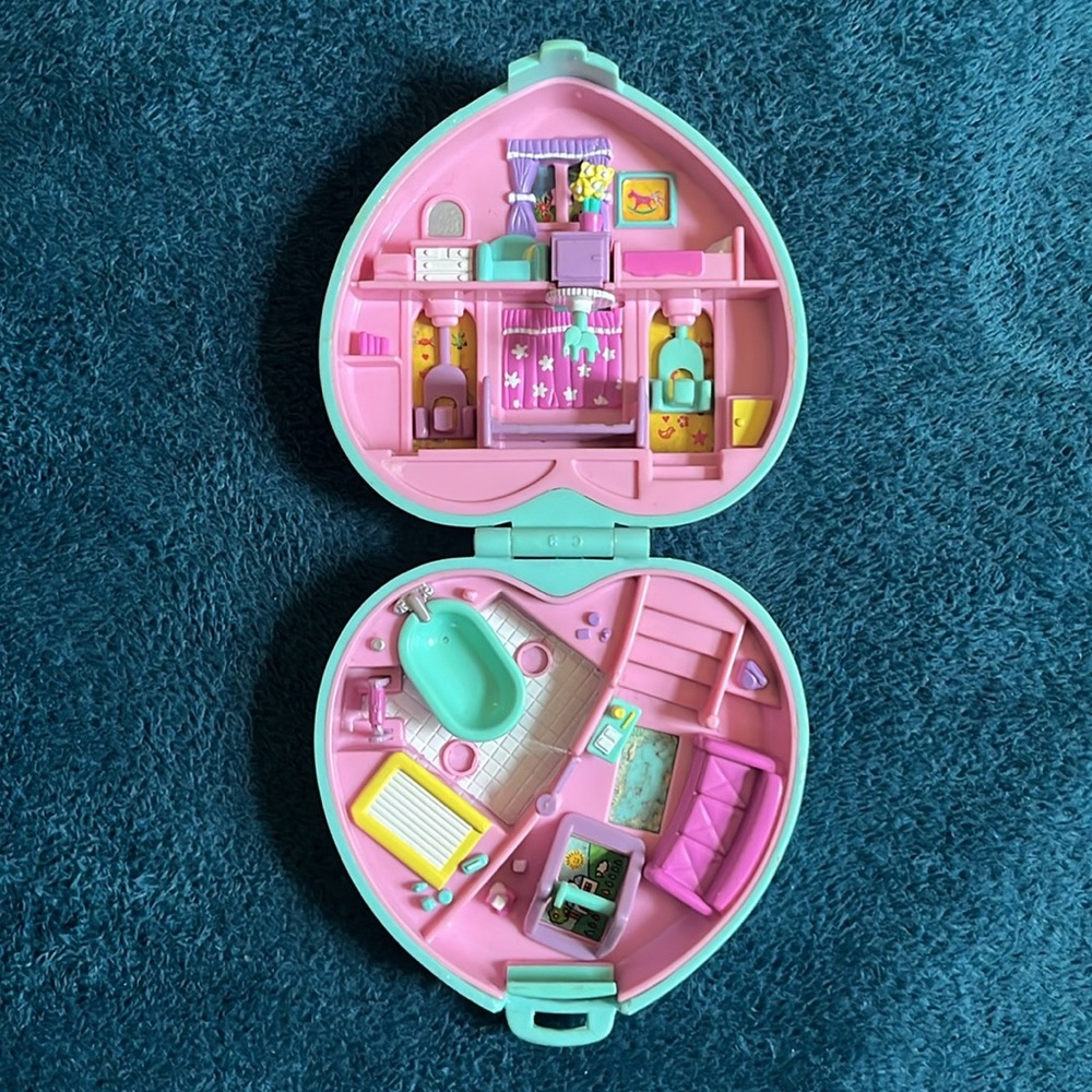 Vintage Polly Pocket Babytime Fun Compact by bluebird toys 1994- missing figure